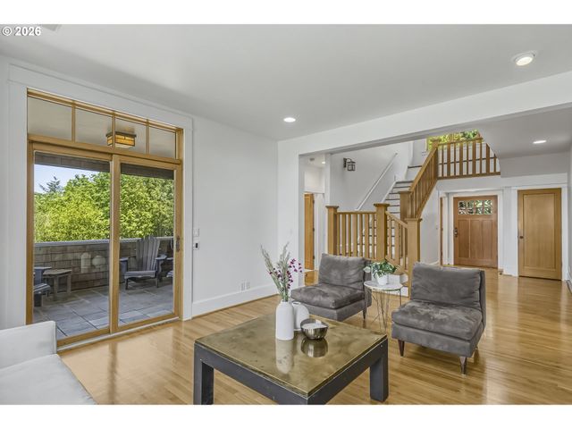 483 Nw SKYLINE CREST Rd, Portland, OR 97229