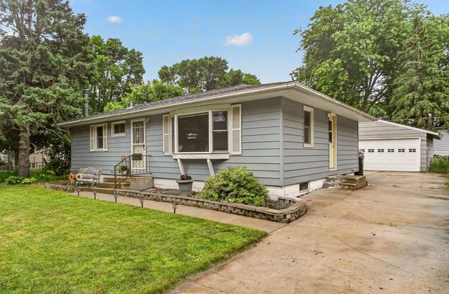 2412 25th Street NW, Rochester, MN 55901