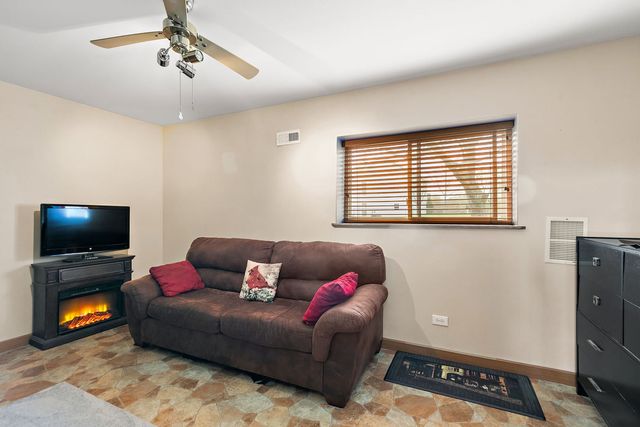 313 N Huntington Drive, Mchenry, IL 60050