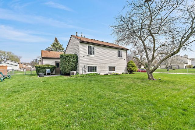 313 N Huntington Drive, Mchenry, IL 60050