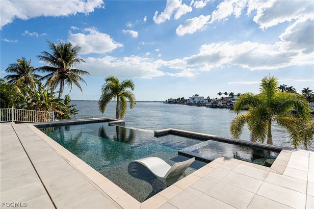 218 Bayshore DR, Cape Coral, FL 33904