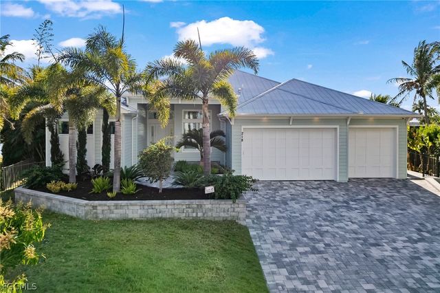 218 Bayshore DR, Cape Coral, FL 33904