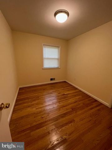 2917 BREEZY TER, Alexandria, VA 22303