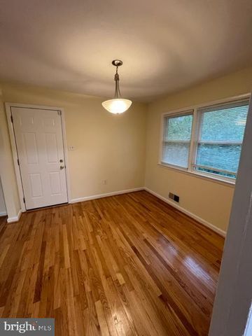 2917 BREEZY TER, Alexandria, VA 22303