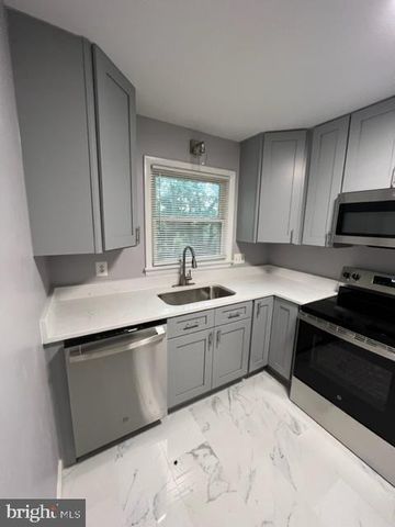 2917 BREEZY TER, Alexandria, VA 22303