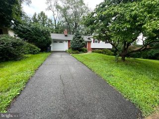 2917 BREEZY TER, Alexandria, VA 22303