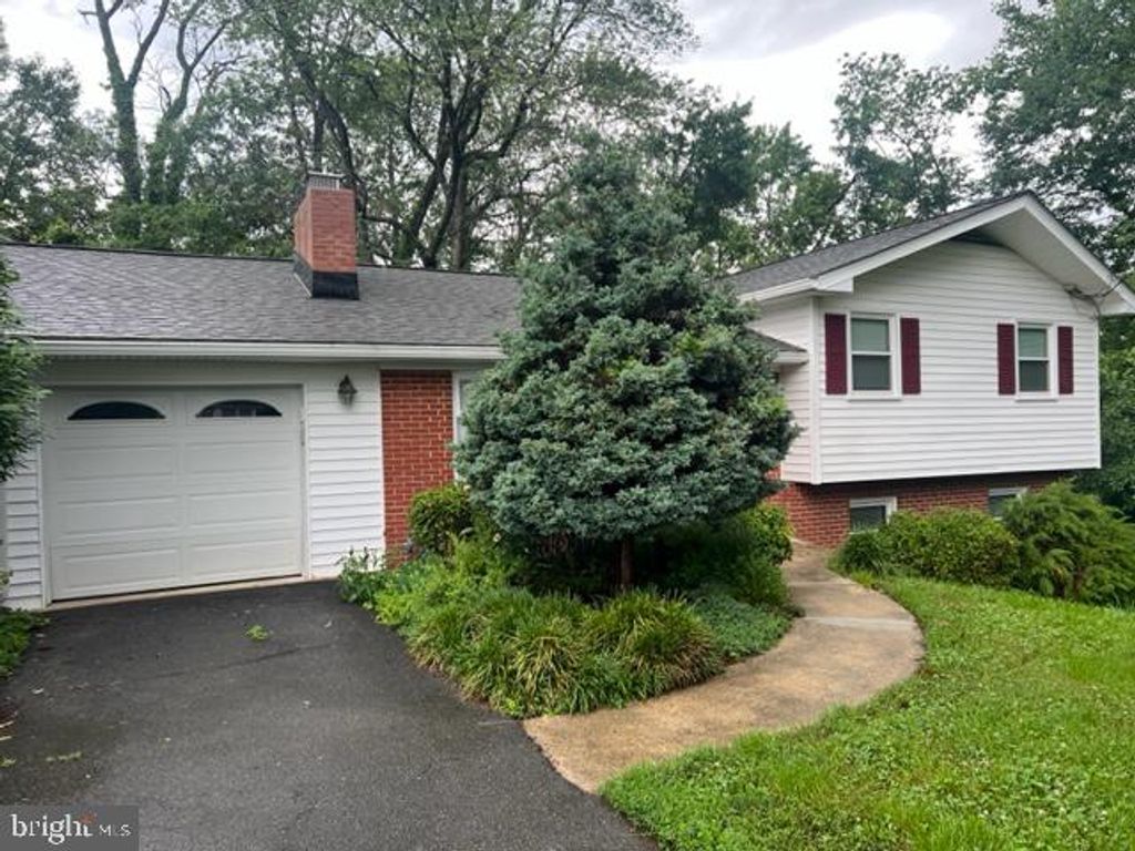 2917 BREEZY TER, Alexandria, VA 22303