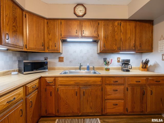 5615 N MAR VISTA Drive, Peoria, IL 61614