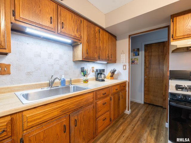 5615 N MAR VISTA Drive, Peoria, IL 61614