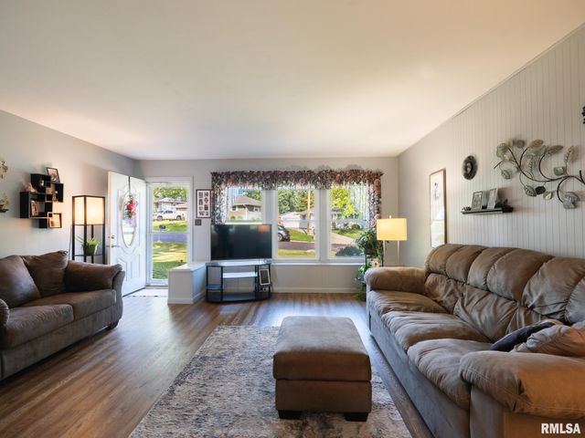 5615 N MAR VISTA Drive, Peoria, IL 61614