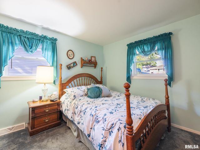 5615 N MAR VISTA Drive, Peoria, IL 61614