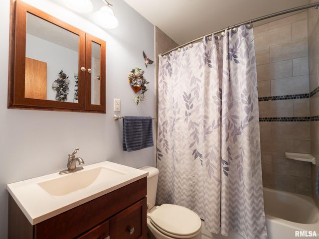 5615 N MAR VISTA Drive, Peoria, IL 61614