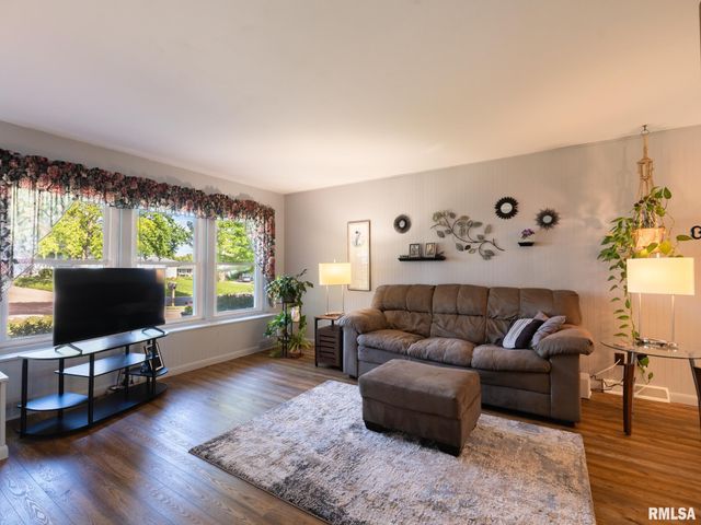5615 N MAR VISTA Drive, Peoria, IL 61614