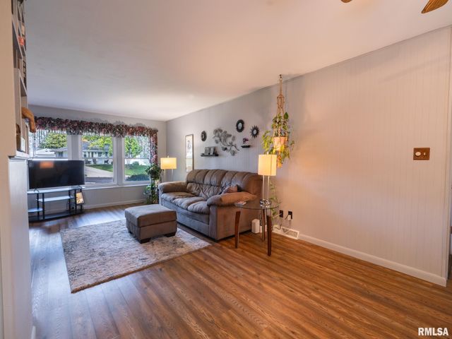 5615 N MAR VISTA Drive, Peoria, IL 61614