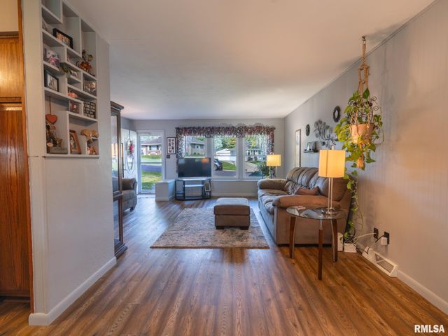 5615 N MAR VISTA Drive, Peoria, IL 61614