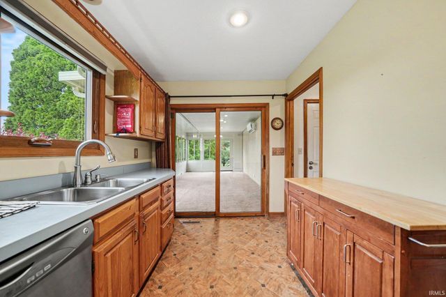 59675 Thornberry Court, South Bend, IN 46614