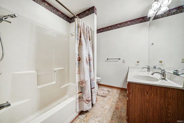 59675 Thornberry Court, South Bend, IN 46614