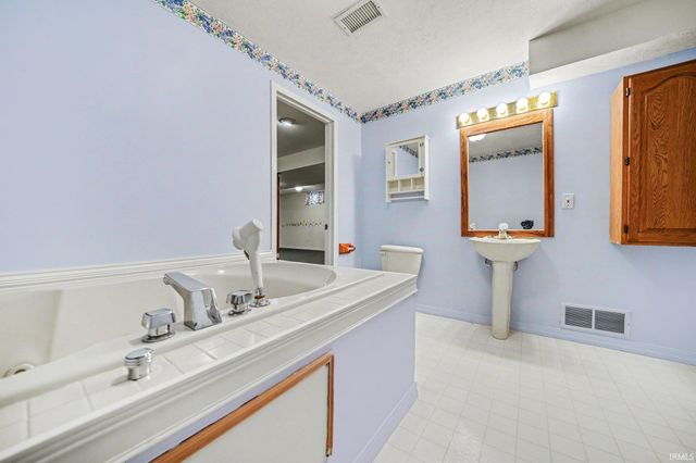 59675 Thornberry Court, South Bend, IN 46614