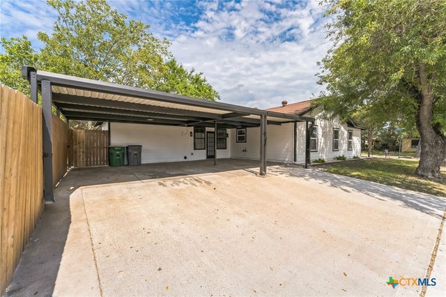 1209 E Polk Avenue, Victoria, TX 77901