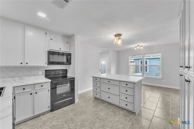 1209 E Polk Avenue, Victoria, TX 77901