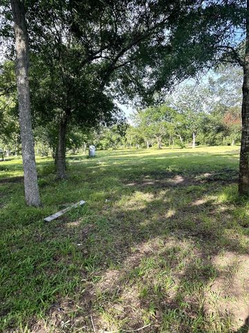 7207 County Road 194, Alvin, TX 77511
