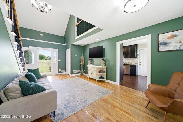 287 Cedar Place Dr, Shepherdsville, KY 40165