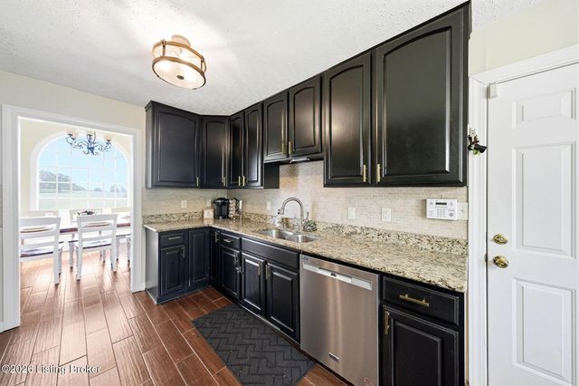 287 Cedar Place Dr, Shepherdsville, KY 40165