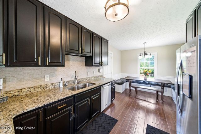 287 Cedar Place Dr, Shepherdsville, KY 40165