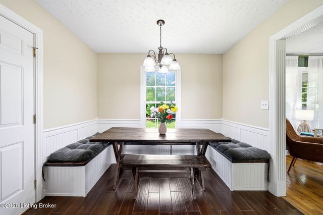 287 Cedar Place Dr, Shepherdsville, KY 40165