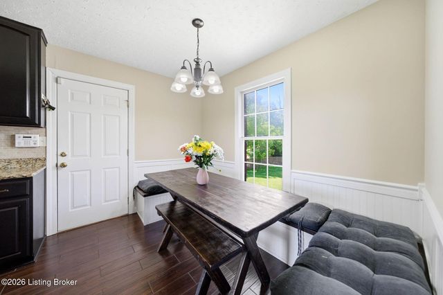 287 Cedar Place Dr, Shepherdsville, KY 40165