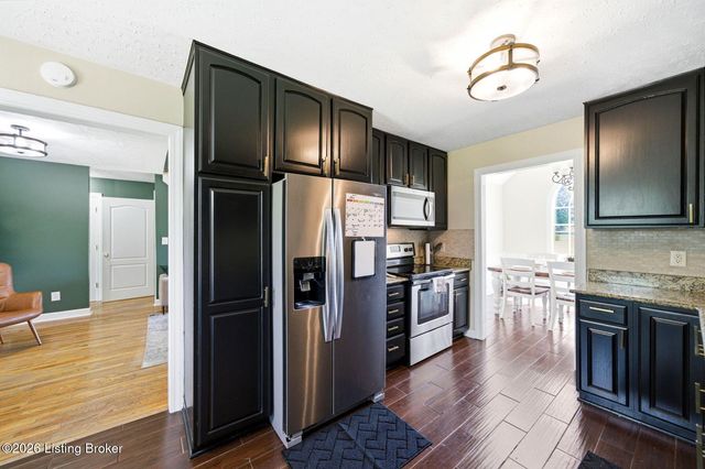287 Cedar Place Dr, Shepherdsville, KY 40165