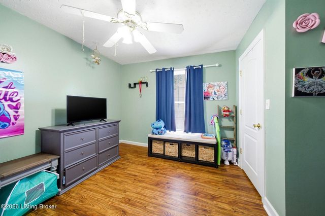 287 Cedar Place Dr, Shepherdsville, KY 40165