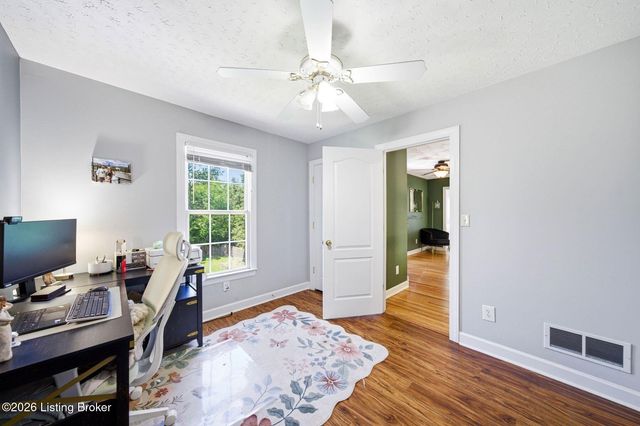 287 Cedar Place Dr, Shepherdsville, KY 40165
