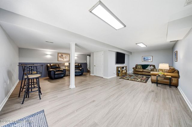 287 Cedar Place Dr, Shepherdsville, KY 40165