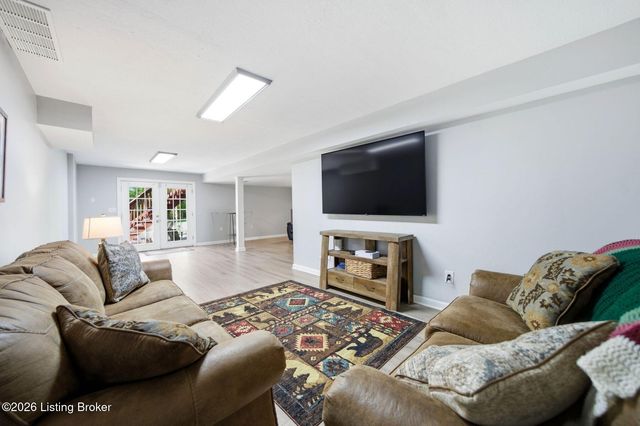 287 Cedar Place Dr, Shepherdsville, KY 40165