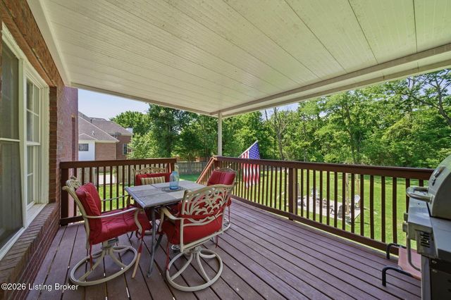 287 Cedar Place Dr, Shepherdsville, KY 40165