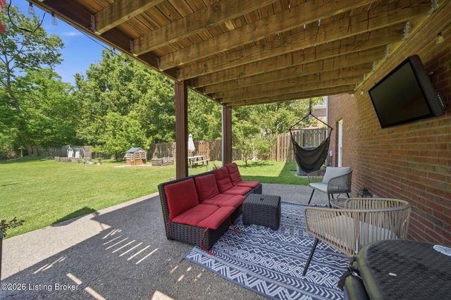 287 Cedar Place Dr, Shepherdsville, KY 40165