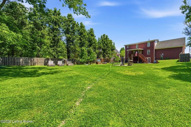 287 Cedar Place Dr, Shepherdsville, KY 40165