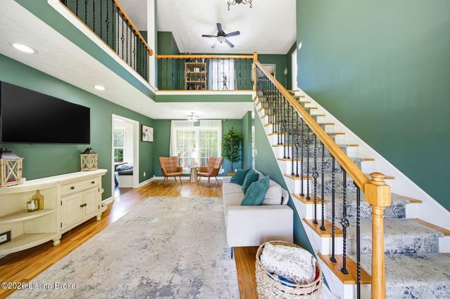 287 Cedar Place Dr, Shepherdsville, KY 40165