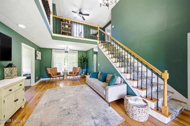 287 Cedar Place Dr, Shepherdsville, KY 40165