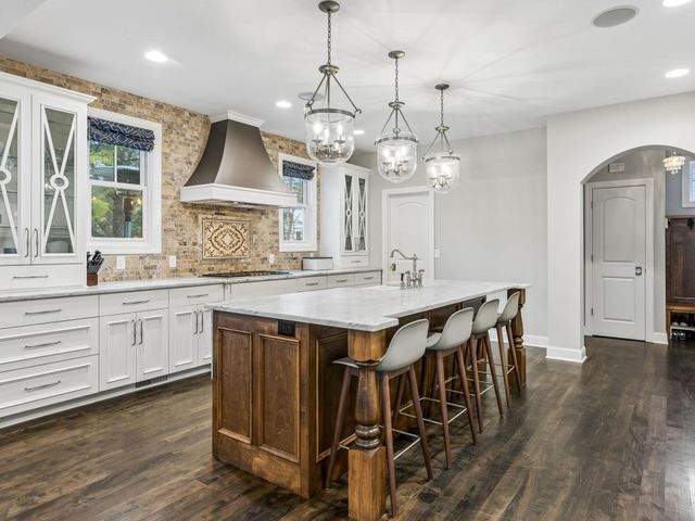 5524 Warden Avenue, Edina, MN 55436