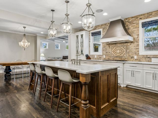 5524 Warden Avenue, Edina, MN 55436