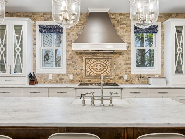 5524 Warden Avenue, Edina, MN 55436