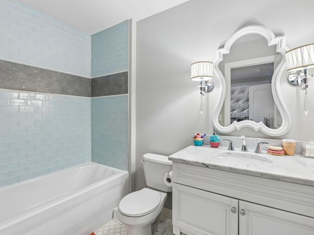 5524 Warden Avenue, Edina, MN 55436