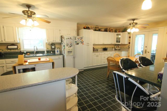 3616 Raven Hill Drive, Gastonia, NC 28056