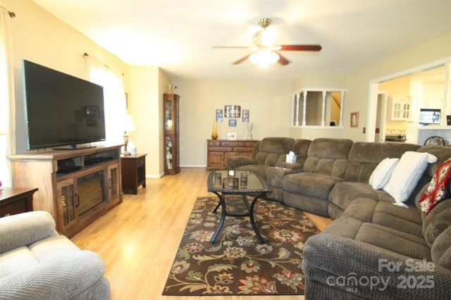 3616 Raven Hill Drive, Gastonia, NC 28056
