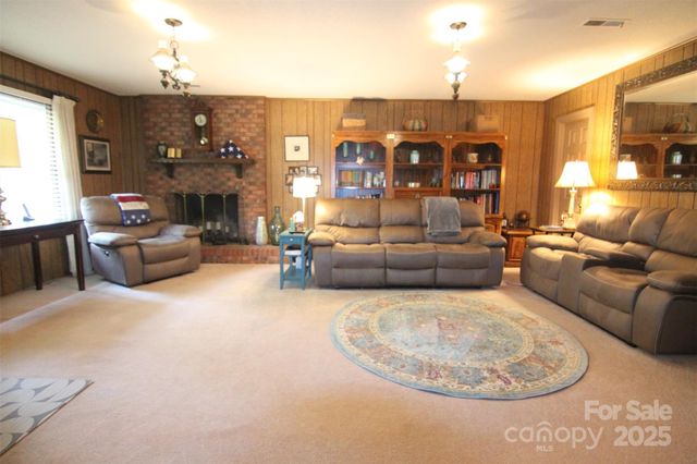 3616 Raven Hill Drive, Gastonia, NC 28056
