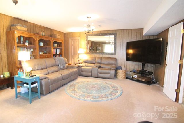 3616 Raven Hill Drive, Gastonia, NC 28056