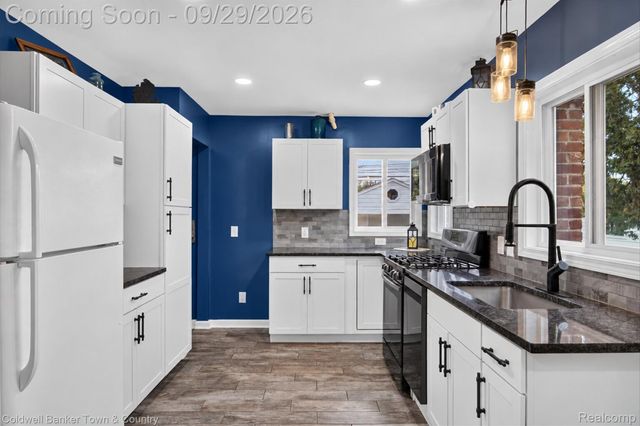 29100 Elmira Street, Livonia, MI 48150