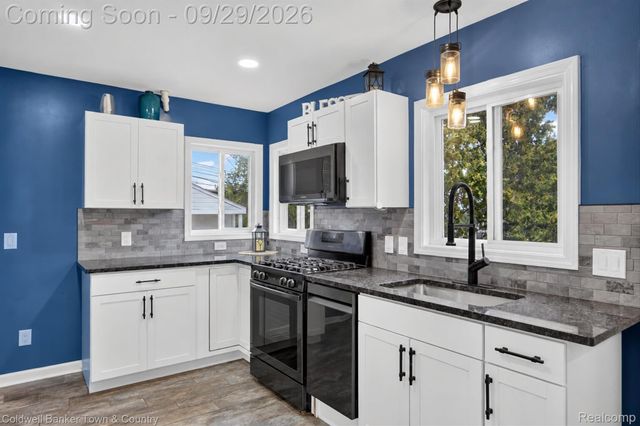29100 Elmira Street, Livonia, MI 48150